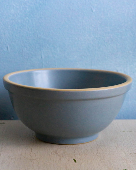 Stoneware mixing bowl in greystone