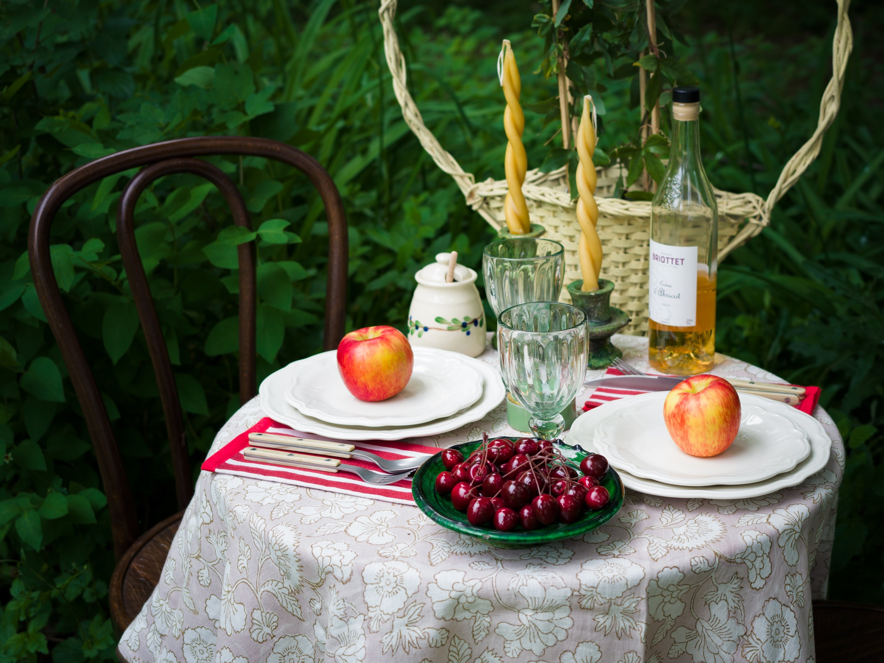 Kitchen & Table