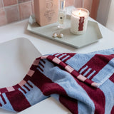 serviette de toilette – rayures bleues et bordeaux