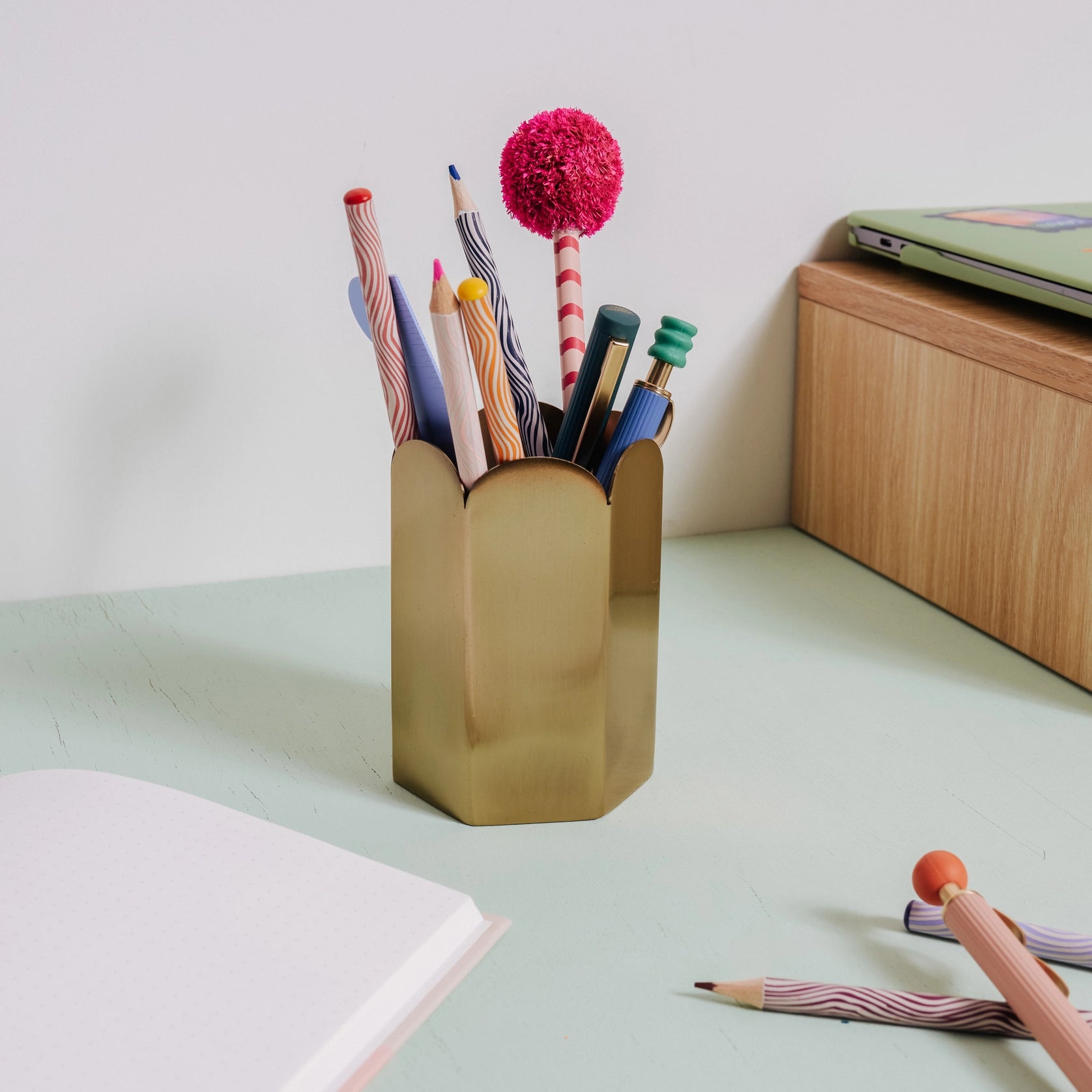 desk organizer - scallop edge pen pot