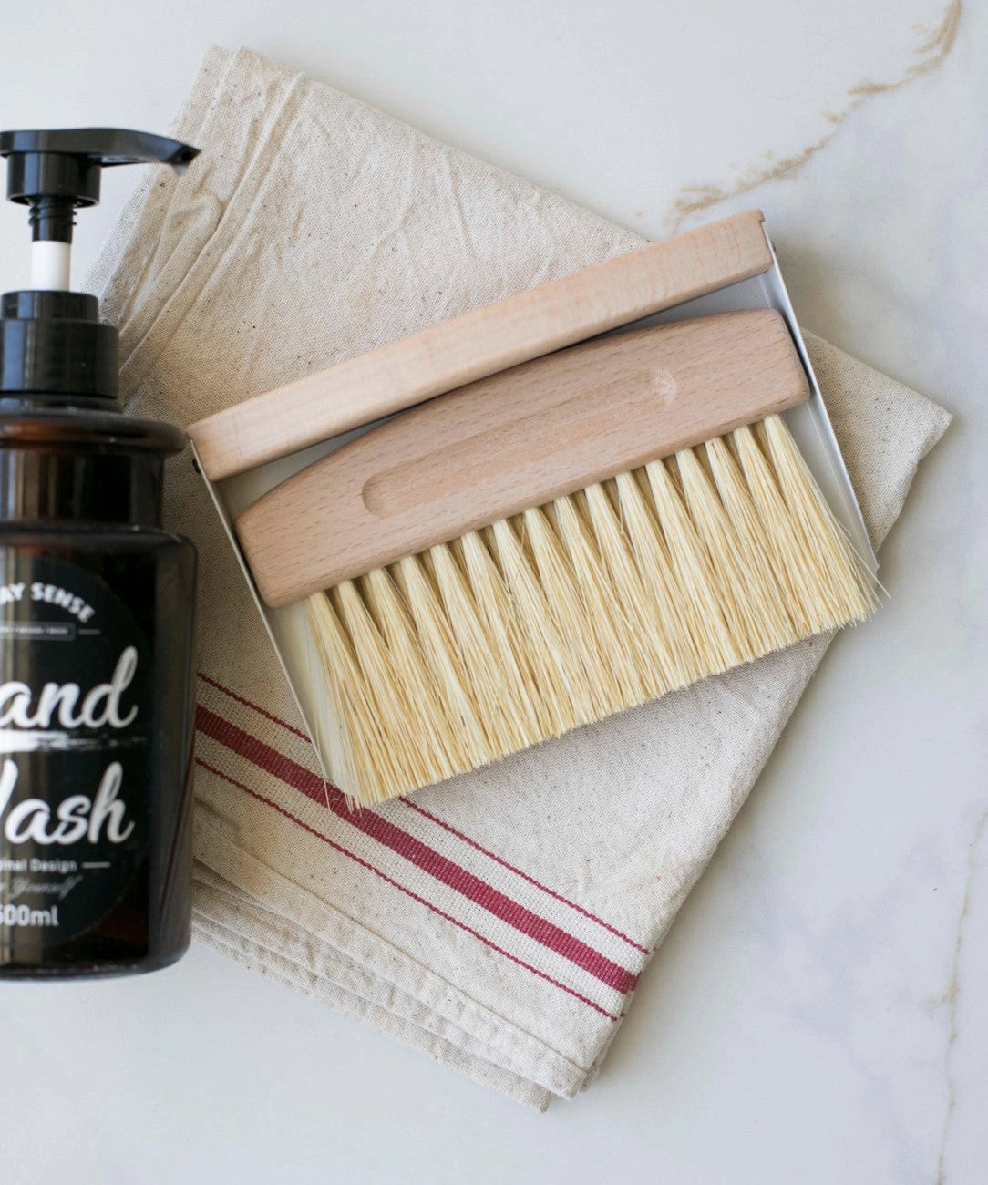brosse - manche en bois de noyer