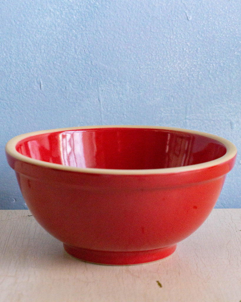 Stoneware mixing bowl in red