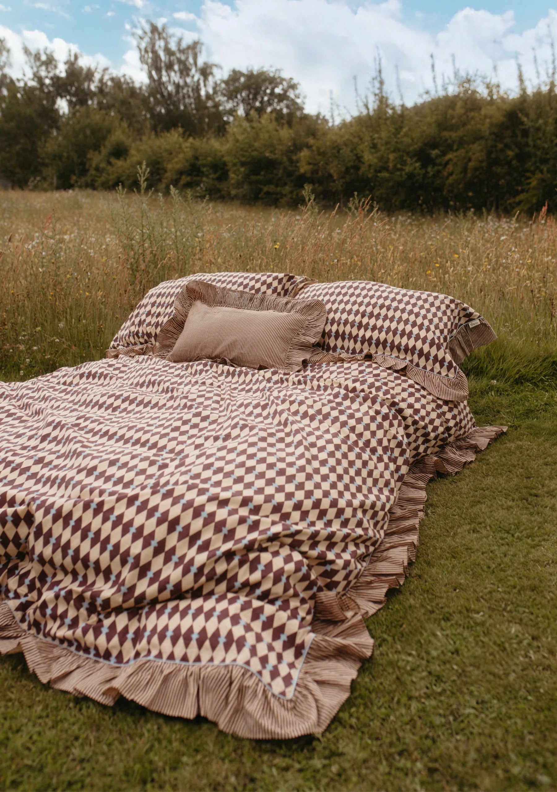 bedding - pillowcases: camel harlequin