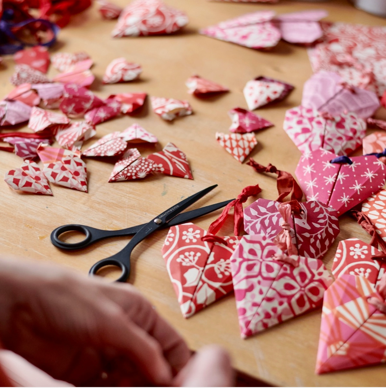 garland - make your own origami hearts garland!