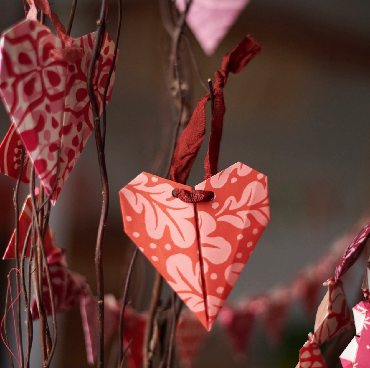 garland - make your own origami hearts garland!