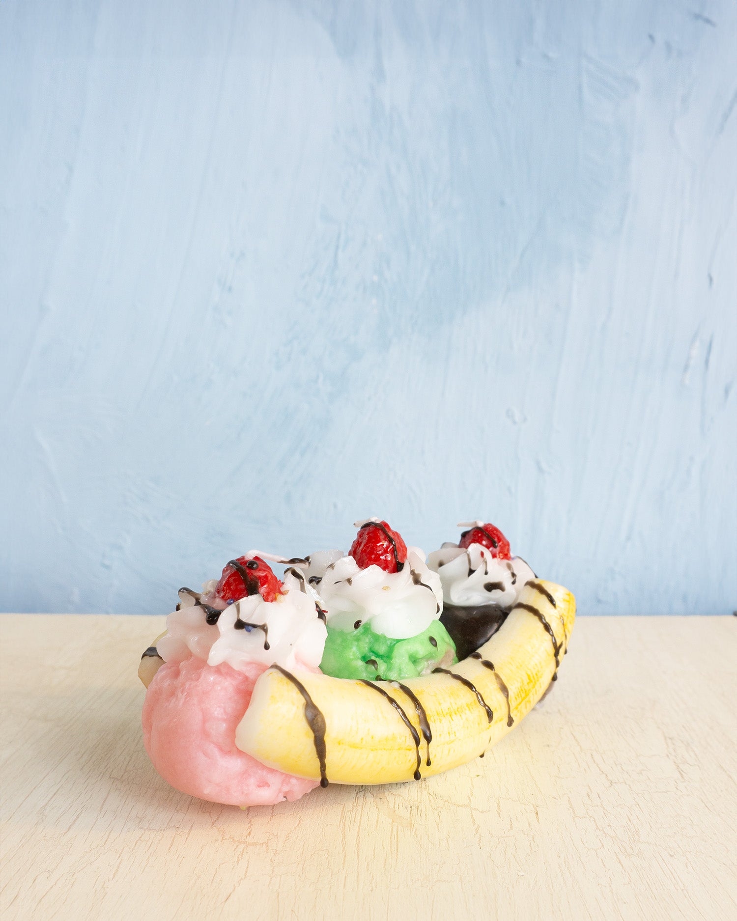 candle - food: banana split