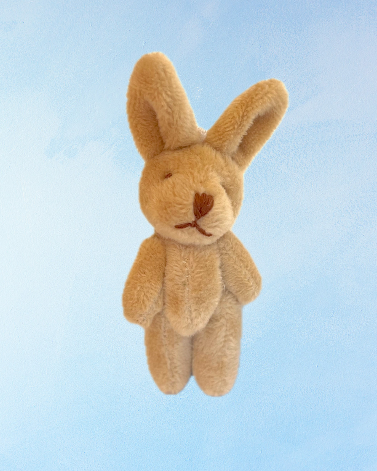 charm - beige bunny