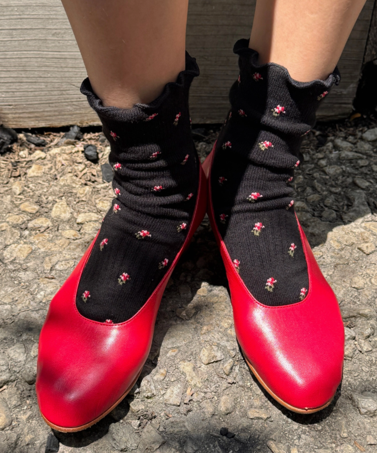 socks - ruffled hugger - black petal