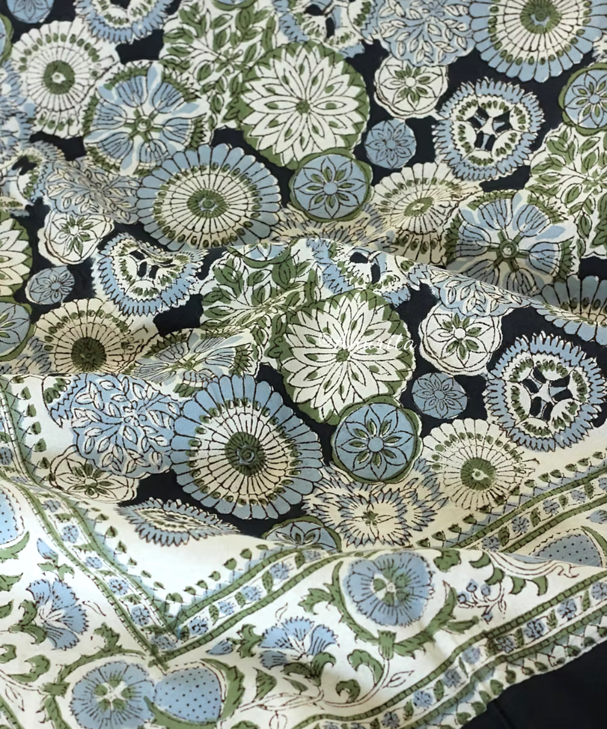 reversible quilt - blue daisy