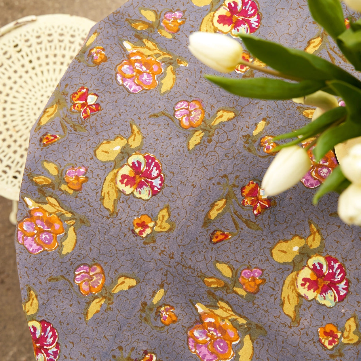 Couleur Nature tablecloth in pansy red and grey