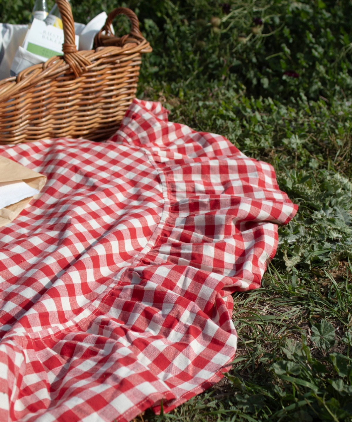 tablecloth - ruffled gingham ember - round