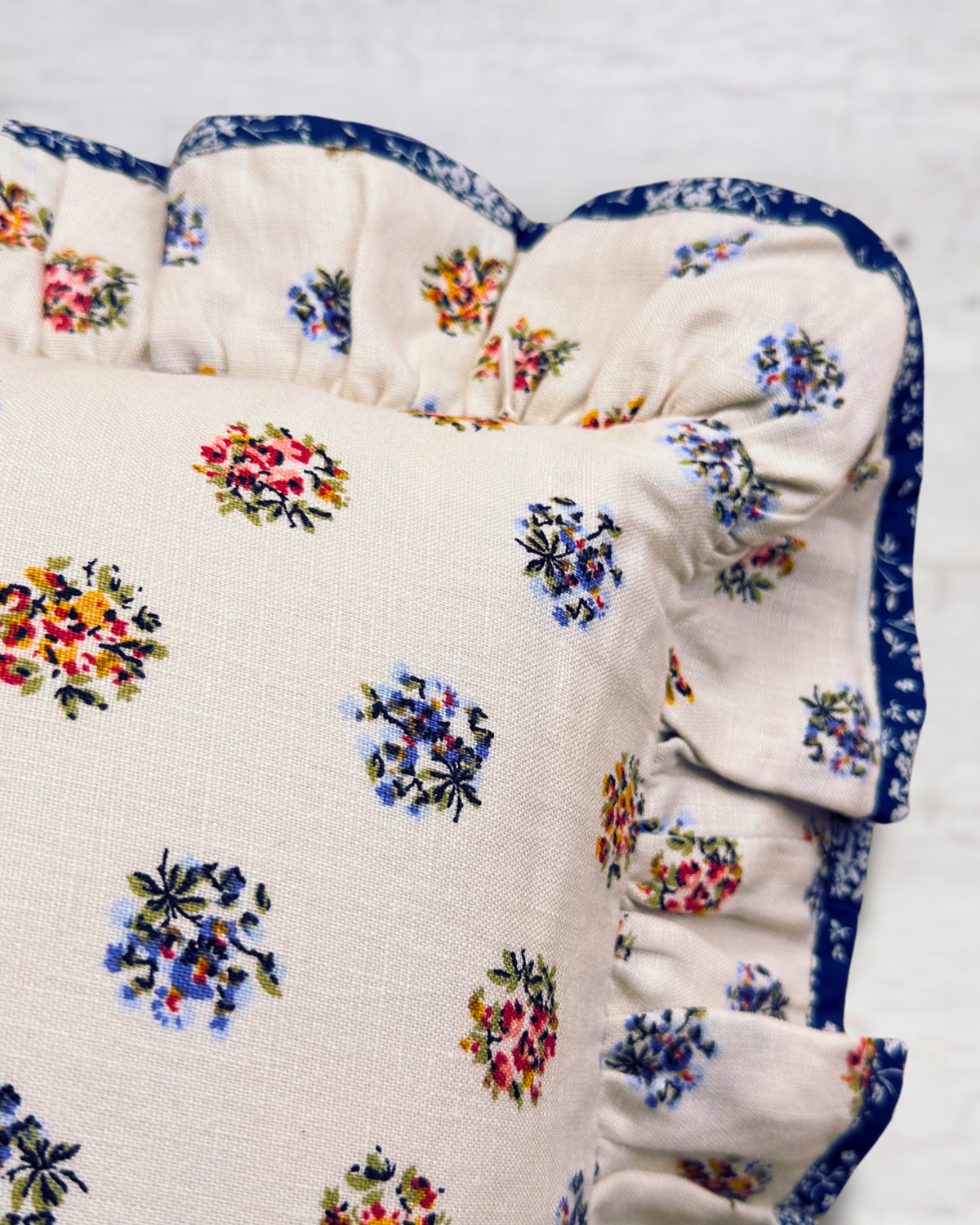 pillow - vanilla forget-me-not frill (insert included)