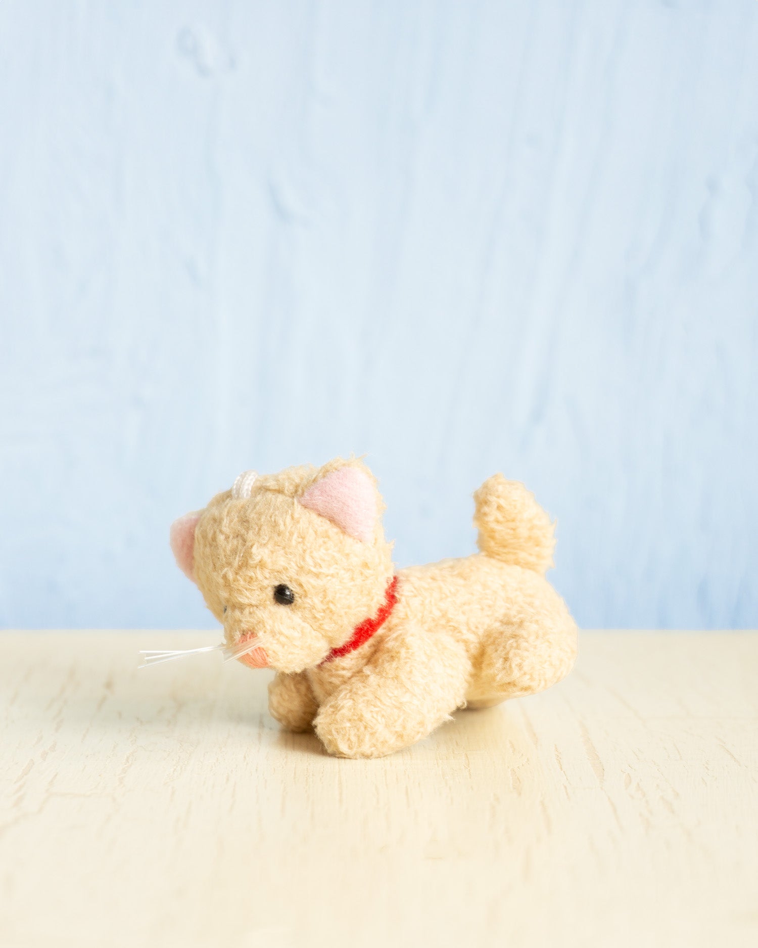 small charm - beige kitten