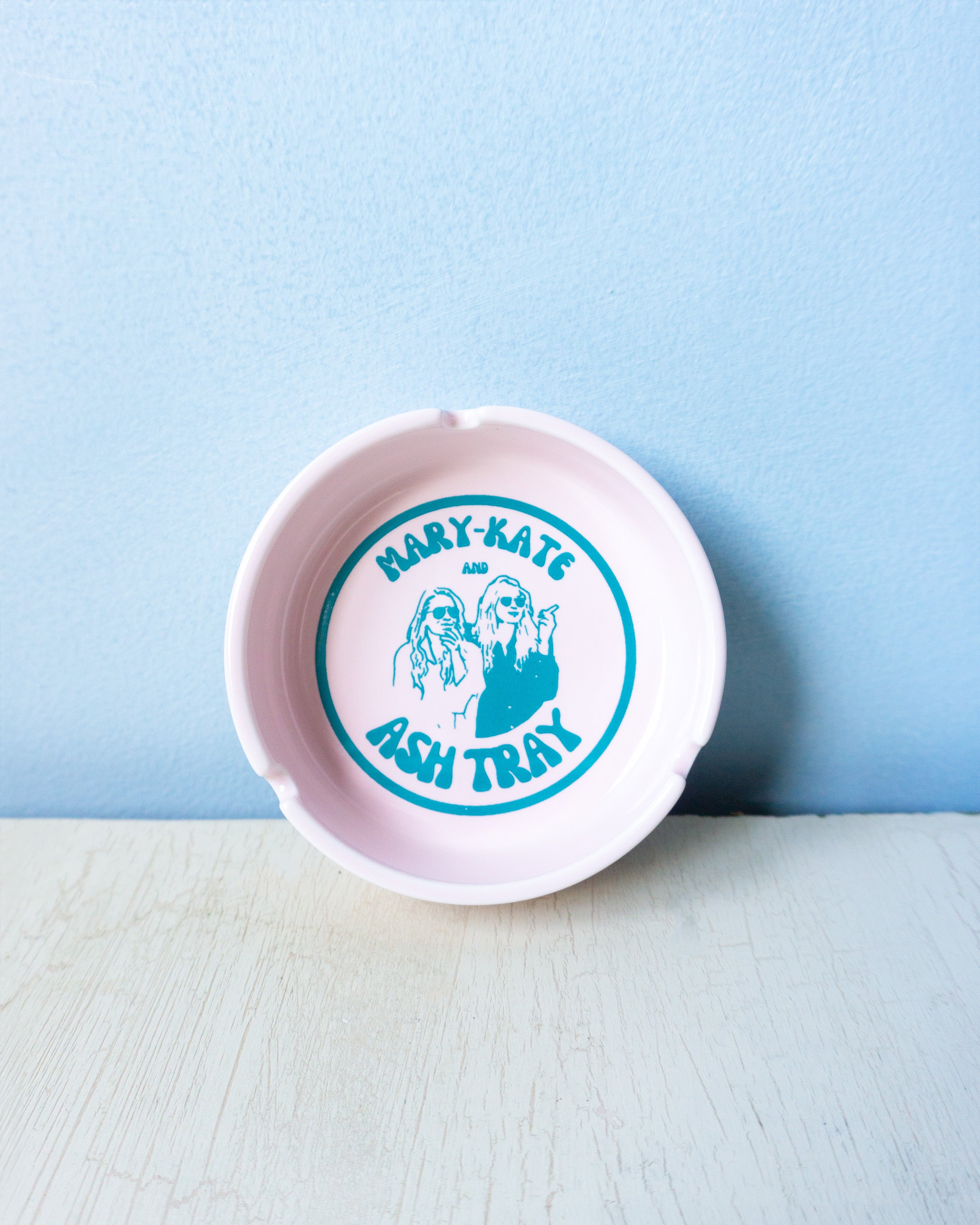 ashtray - pink mary-kate and ash tray