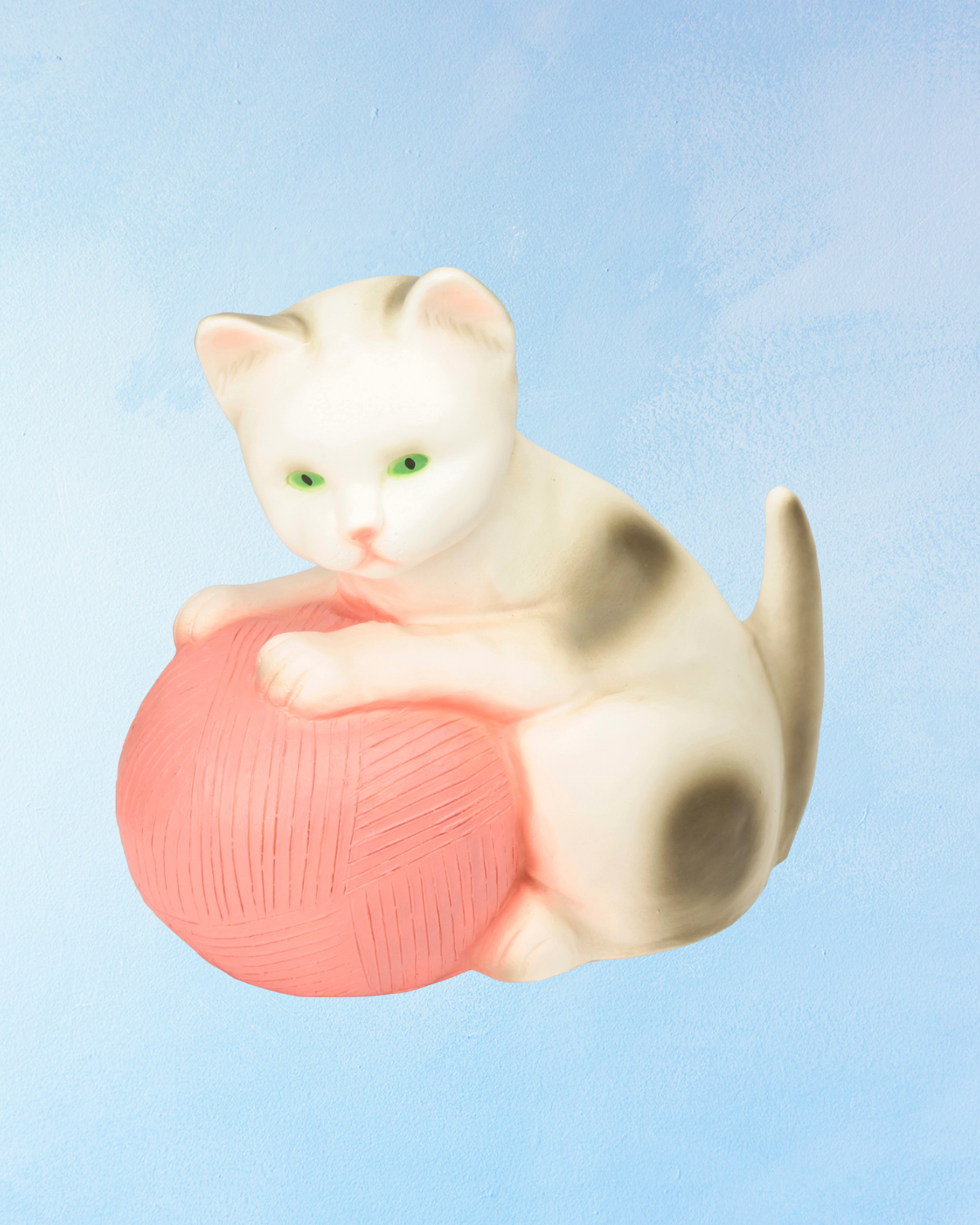 table lamp - kitten with yarn