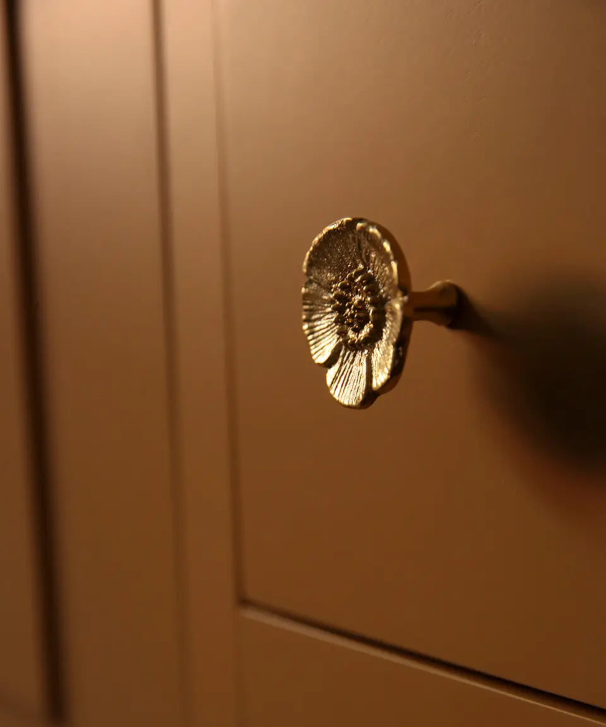 furniture knob -brass:  mia poppy