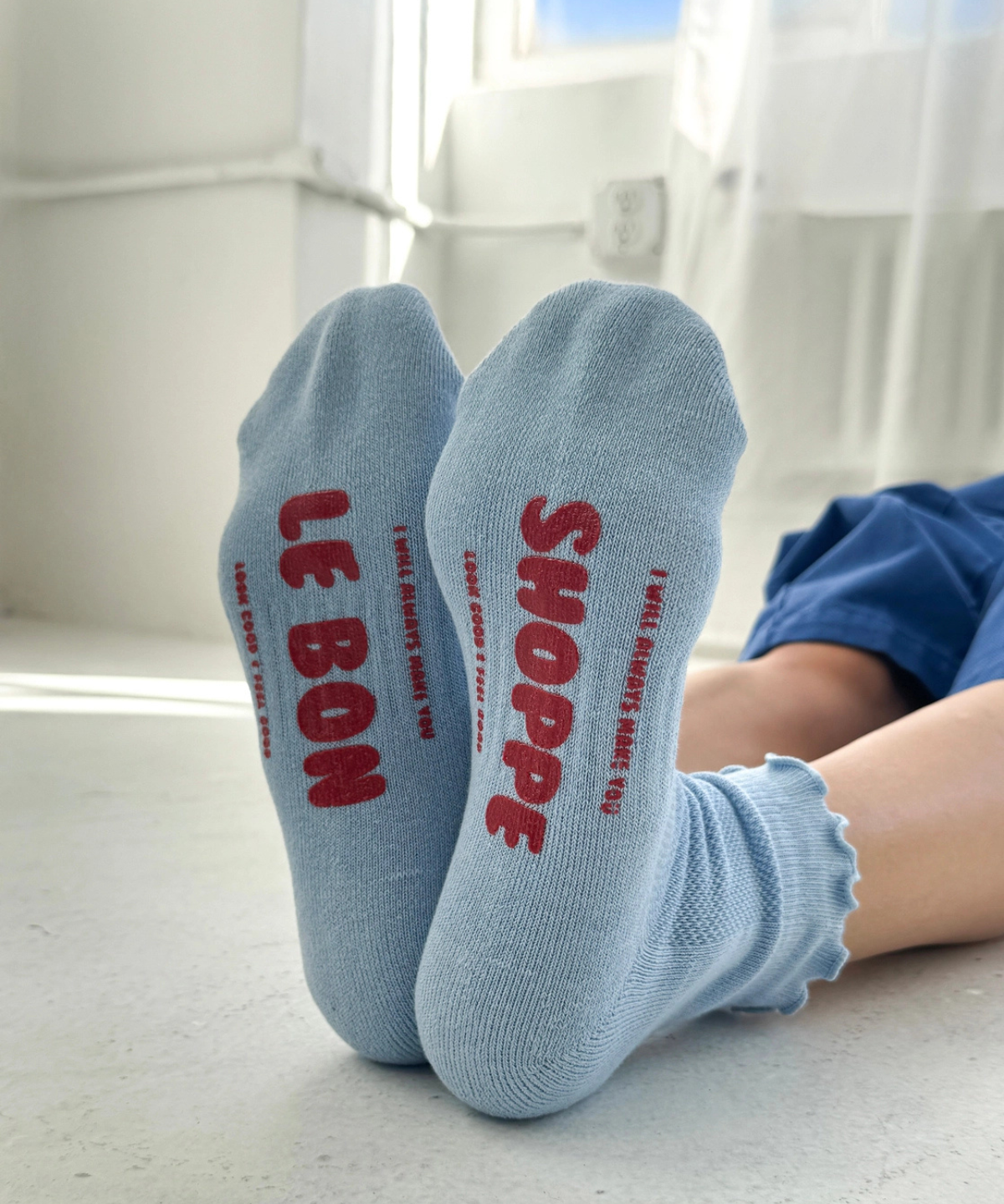 socks - ruffled hugger: periwinkle