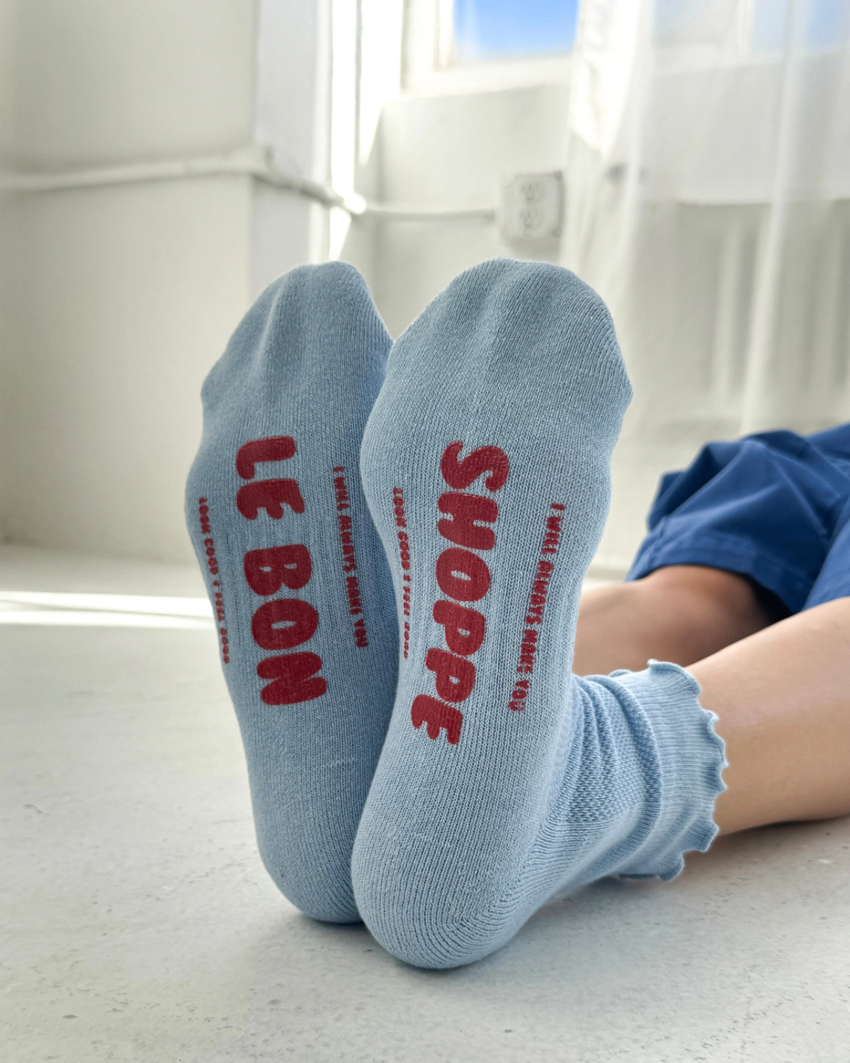 socks - ruffled hugger - periwinkle