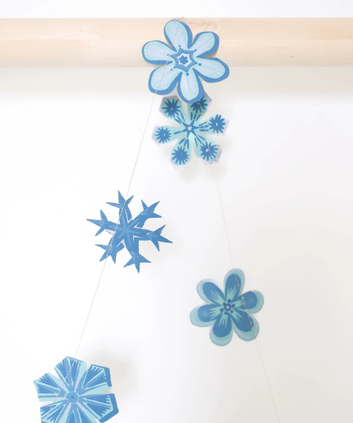 garland - snowflakes