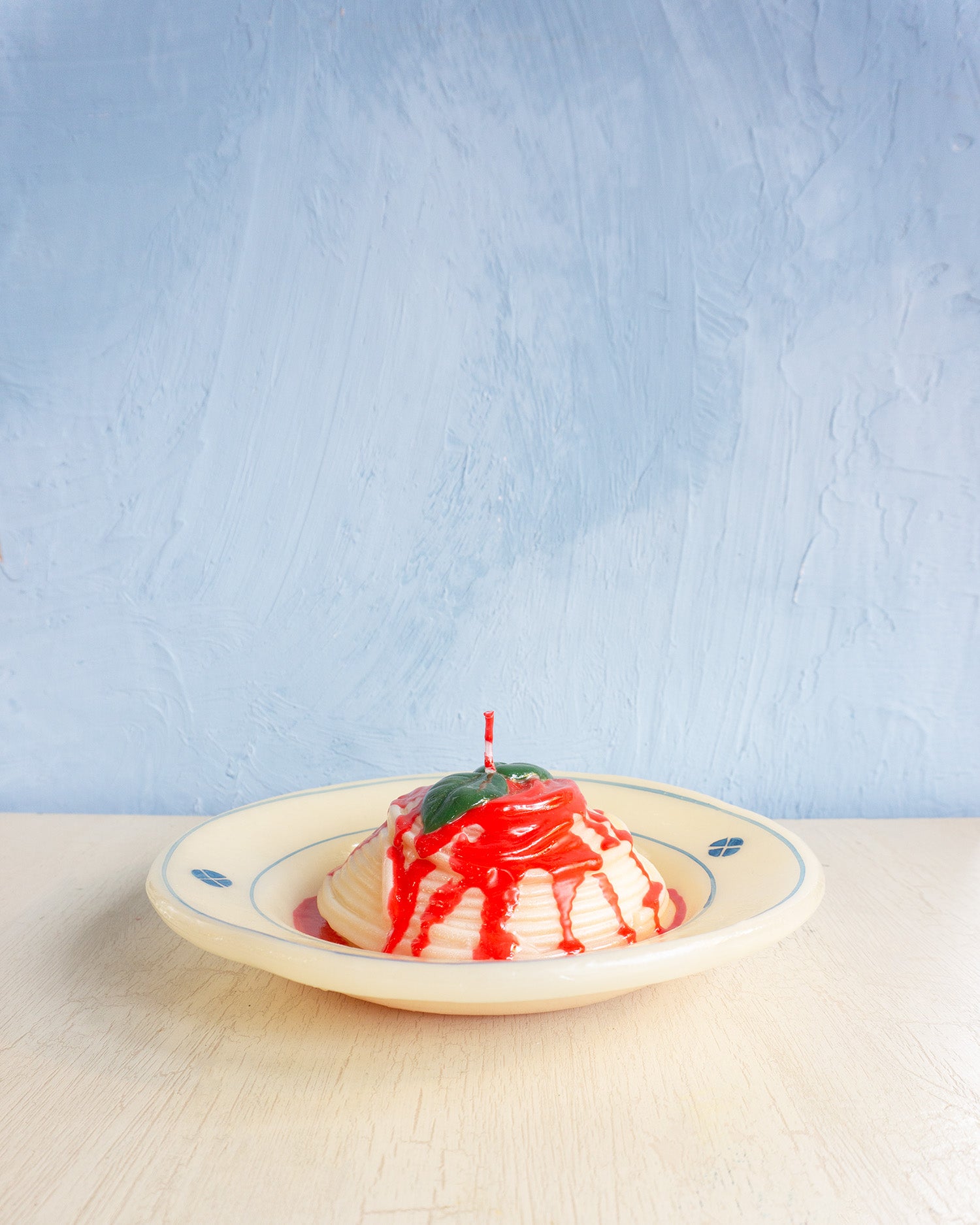 candle - food: spaghetti plate