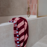 serviette de bain - rayures roses et bordeaux