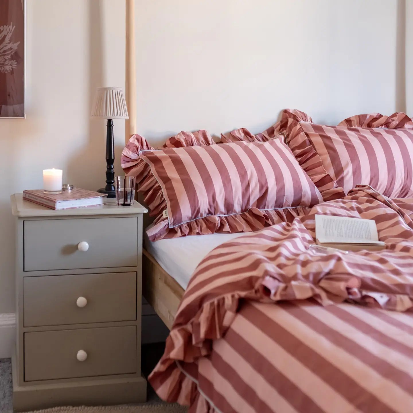 bedding - pillowcases: pink and red stripe ruffle