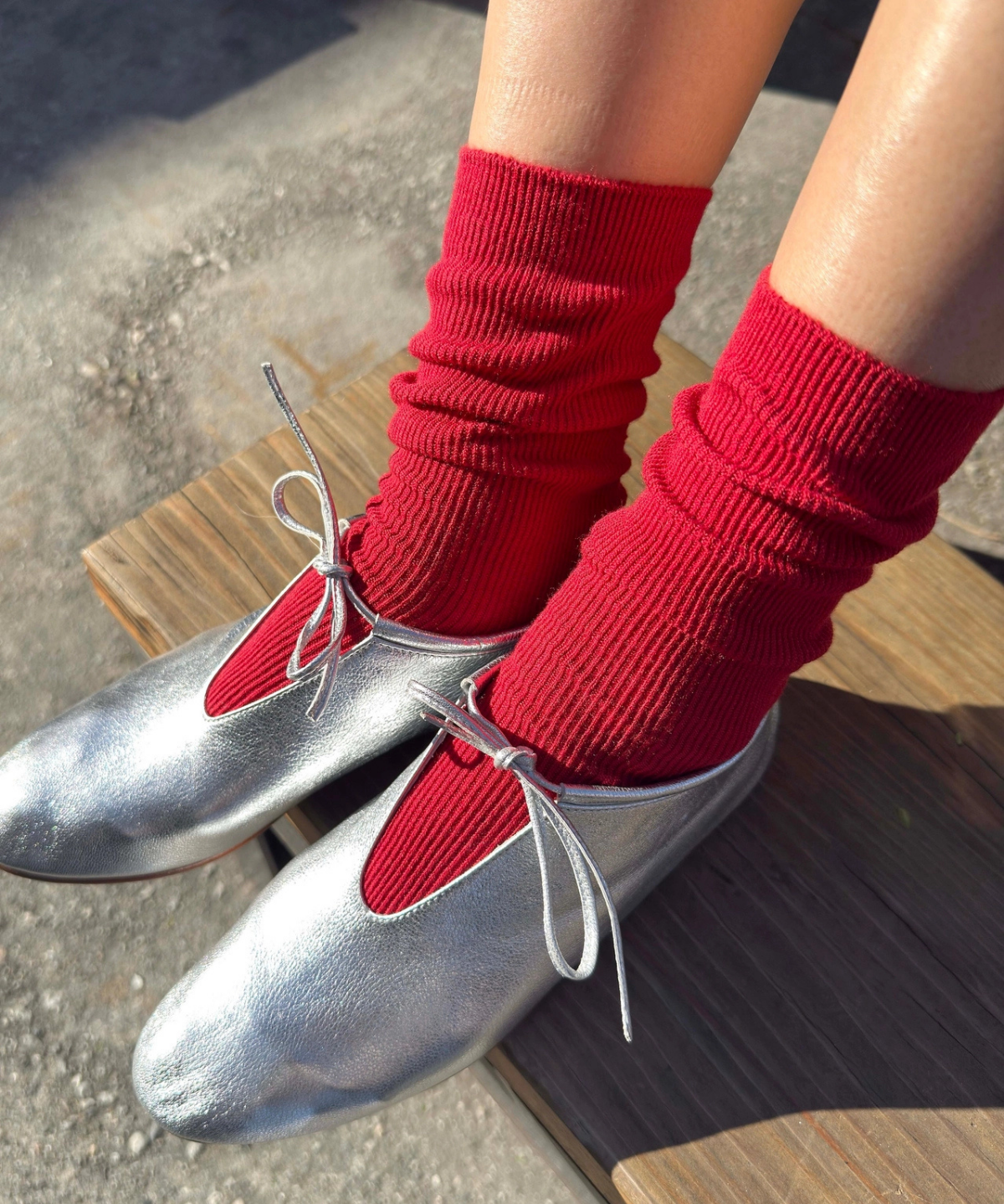 chaussettes - pantalon - rouge à lèvres