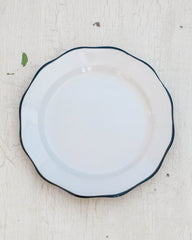 dinner plate - cream scallop w/ edge detail
