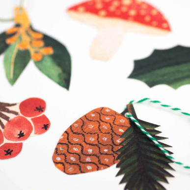 A set of 5 festive gift tags. 